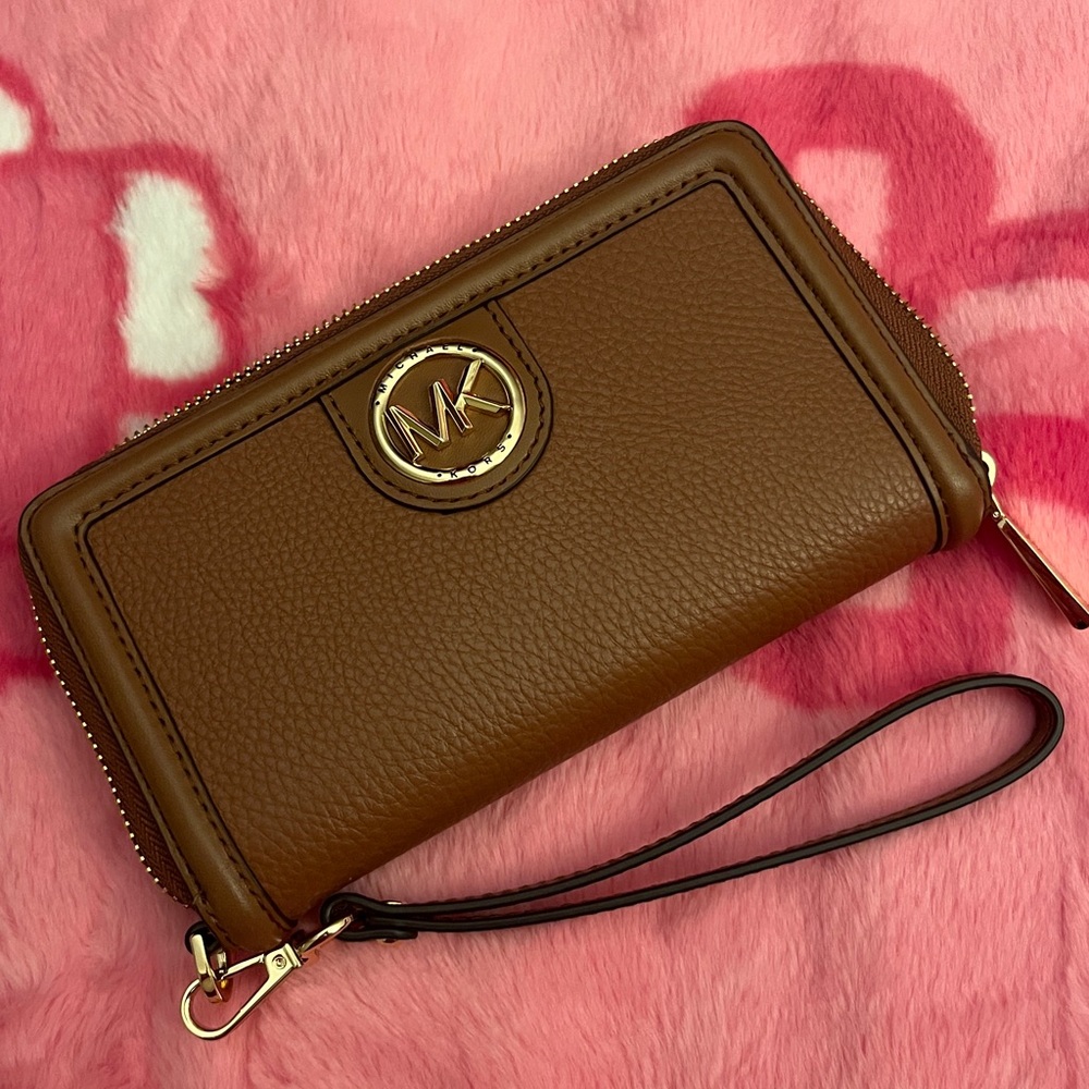 Michael Kors Samira large Wristlet with phone case in Luggage with Gold Accents